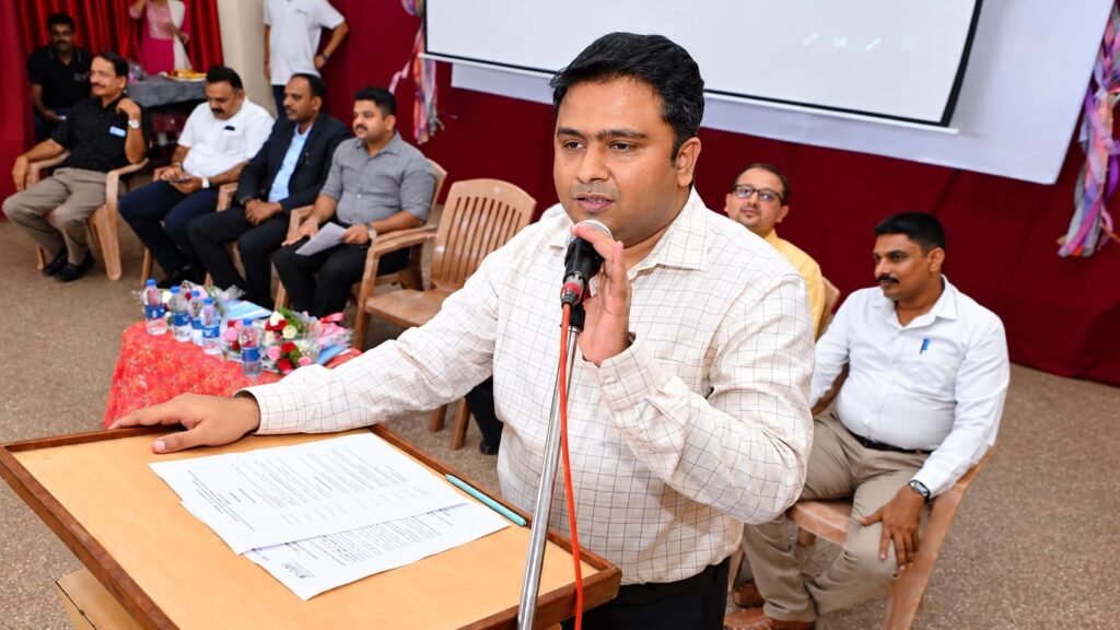 Mullai Muhilan IAS Age